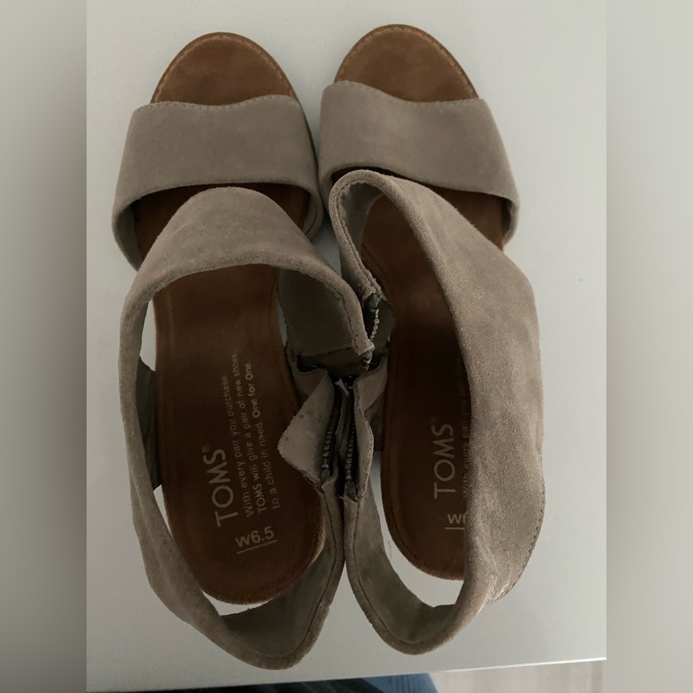 TOMS Women's Suede Nude, 6.5 size, worn once